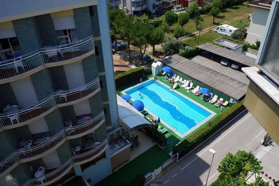 Hotel Boston Alba Adriatica Exterior foto