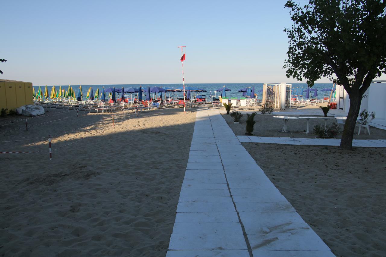 Hotel Boston Alba Adriatica Exterior foto