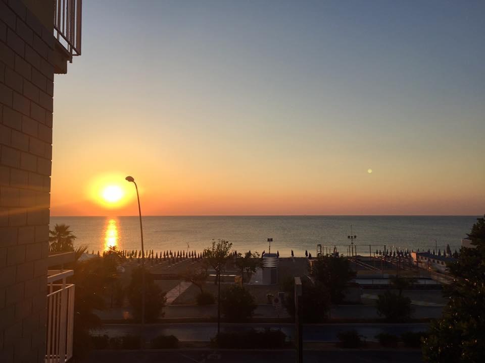 Hotel Boston Alba Adriatica Exterior foto