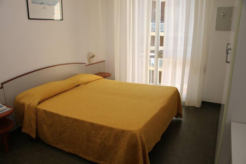 Hotel Boston Alba Adriatica Exterior foto